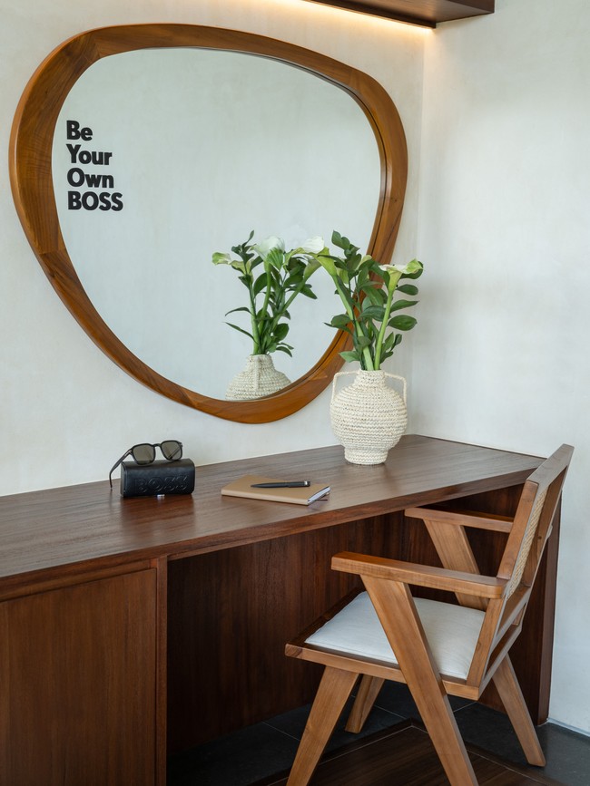 “Di BOSS, kami berkomitmen untuk membina hubungan dengan audiens kami melalui perpaduan gaya, teknologi, dan inovasi. Kami ingin dekat dengan konsumen, memastikan bahwa kami selalu mengikuti perkembangan ritel modern yang senantiasa berubah untuk menjaga relevansi,” ujar Nadia Kokni sebagai Senior Vice President Global Marketing and Brand Communications Hugo Boss, dalam keterangan tertulisnya. (Foto: Dok. Hugo Boss)