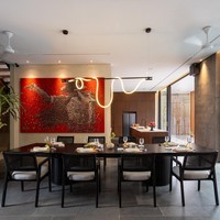 Seperti Hugo Boss, Alexis juga berasal dari Jerman sebelum akhirnya pindah ke Ubud Bali pada 2013. Latar belakang tersebut menciptakan estetika kontemporer yang merayakan kebudayaan lokal. (Foto: Dok. Hugo Boss)