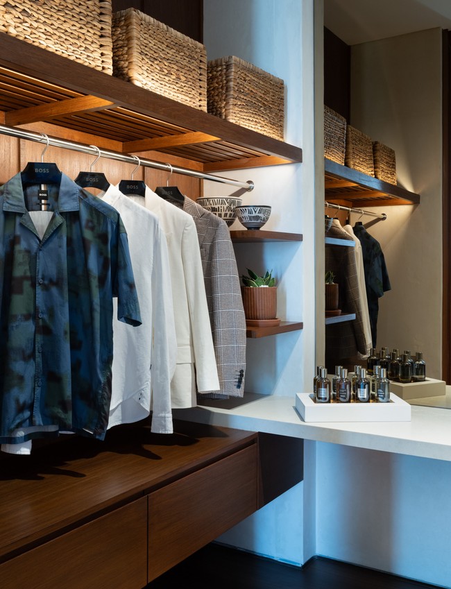 Pembukaan Boss House Bali sekaligus menandai kehadiran koleksi terbaru Spring-Summer 2024. Vila ini juga menjadi surga bagi para konsumen loyal karena menyediakan item lengkap, mulai dari koleksi busana wanita dan pria, aksesori hingga perlengkapan tidur dan alat tulis. (Foto: Dok. Hugo Boss)