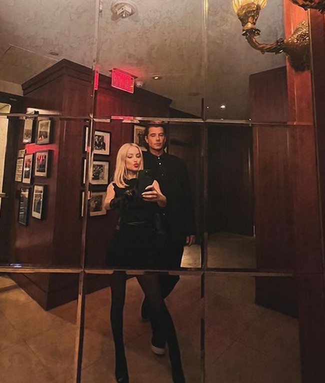 Namun, Xhoana X sudah mengisyaratkan hubungannya dengan Rossdale di Instagram sejak Oktober 2023. Ia memposting serangkaian foto, termasuk video Rossdale yang di-zoom di sebuah pesta makan malam. Foto: dok. Instagram @xhoana_x