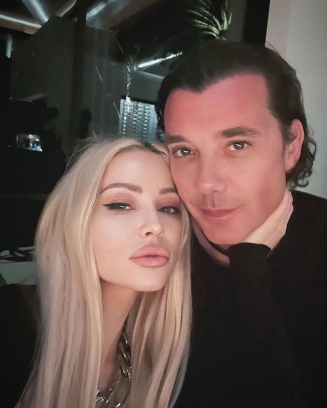 Gavin Rossdale, vokalis band Bush, telah membawa hubungan asmaranya dengan Xhoana X ke ranah publik setelah beberapa bulan berkencan. Rossdale pertama kali membagikan foto bersama Xhoana X di Instagram pada Maret 2024, sebulan sebelum mereka tampil bersama di iHeartRadio Music Awards. Foto: dok. Instagram @xhoana_x