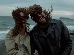 8 Potret Kekasih Baru Jason Momoa Setelah Cerai, Dipanggil Mi Amor