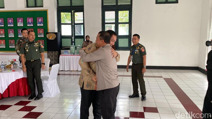 Momen Akrab Hendi dan Ahmad Luthfi Berpelukan di Tengah Isu Pilgub Jateng