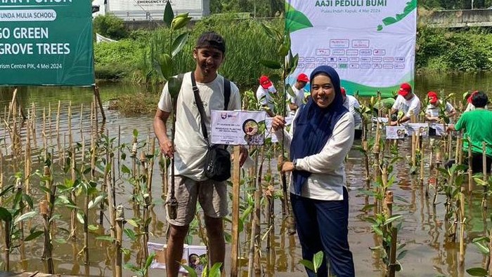 BRI Life terus menunjukan kepeduliannya terhadap lingkungan. Salah satunya lewat kegiatan penanaman 2.000 bibit pohon mangrove di PIK dan Pulau Tidung Jakarta.