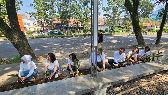 Aksi Peduli Bumi Lewat Penanaman 2.000 Bibit Mangrove BRI Life terus menunjukan kepeduliannya terhadap lingkungan. Salah satunya lewat kegiatan penanaman 2.000 bibit pohon mangrove di PIK dan Pulau Tidung Jakarta.