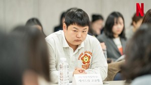 Aktor Go Kyu Pil akan memerankan asisten Jinn bernama Sayyid. Aduh bakal kayak gimana ya aksinya nanti? (Foto: dok. Netflix)