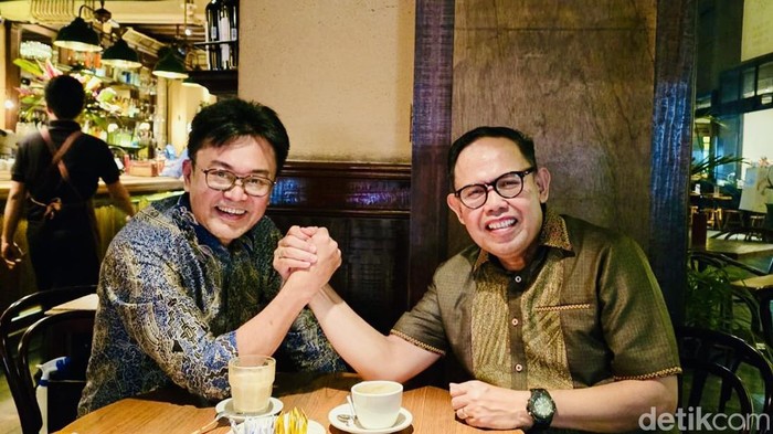Andi Rio dan Andi Akmal saat bertemu di sebuah warkop beberapa waktu lalu.