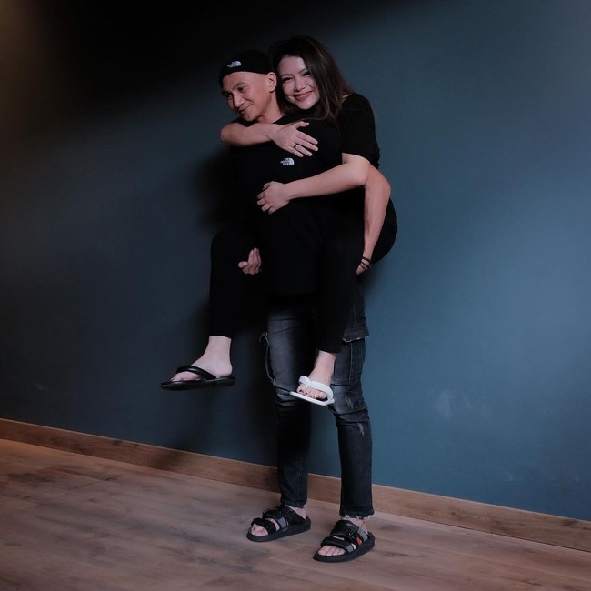 Keduanya akan menjalani mediasi terlebih dahulu sebelum permohonan cerai dikabulkan. Foto: instagram Wina Natalia