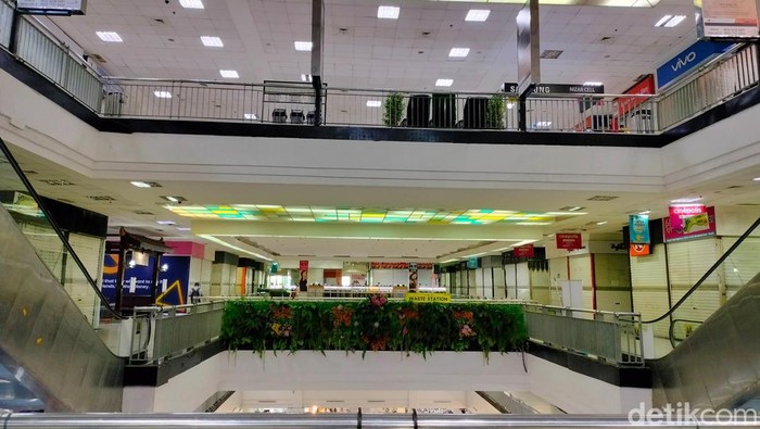 Bagian dalam Detos dari lantai 1.