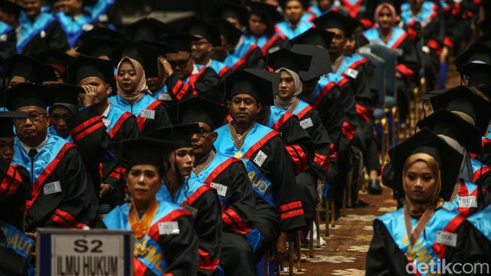 Bambang Brodjonegoro Isi Orasi Ilmiah di Wisuda Universitas Pancasila Mantan Menteri Riset dan Teknologi/Kepala Badan Riset dan Inovasi Nasional Bambang Permadi Soemantri Brodjonegoro saat memberikan orasi ilmiah di JCC, Jakarta, Selasa (21/5/2024).
