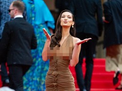 Bella Hadid Kembali ke Cannes Pasca Bela Palestina, Pakai Gaun Tanpa Bra