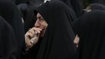 Duka Warga Iran Tangisi Meninggalnya Presiden Ebrahim Raisi