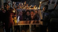 Kantor berita Iran, Tasnim, melaporkan sembilan orang yang berada di helikopter nahas itu termasuk Menteri Luar Negeri Iran Hossein Amir Abdollahian, Gubernur Provinsi Azerbaijan Timur Malek Rahmati, imam salat Jumat Tabriz Imam Mohammad Ali Alehashem, seorang pilot, kopilot, kepala kru, kepala keamanan, dan pengawal lainnya. (AP Photo/Mukhtar Khan)  