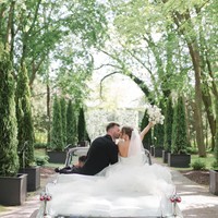 Dilansir Page Six, acara tersebut dihadiri oleh keluarga dan teman saja, tentu termasuk Eminem. Tidak diketahui apakah ibu Hailie, Kimberley Anne Scott juga berpartisipasi dalam momen bahagia tersebut. Foto: Instagram Hailie Jade