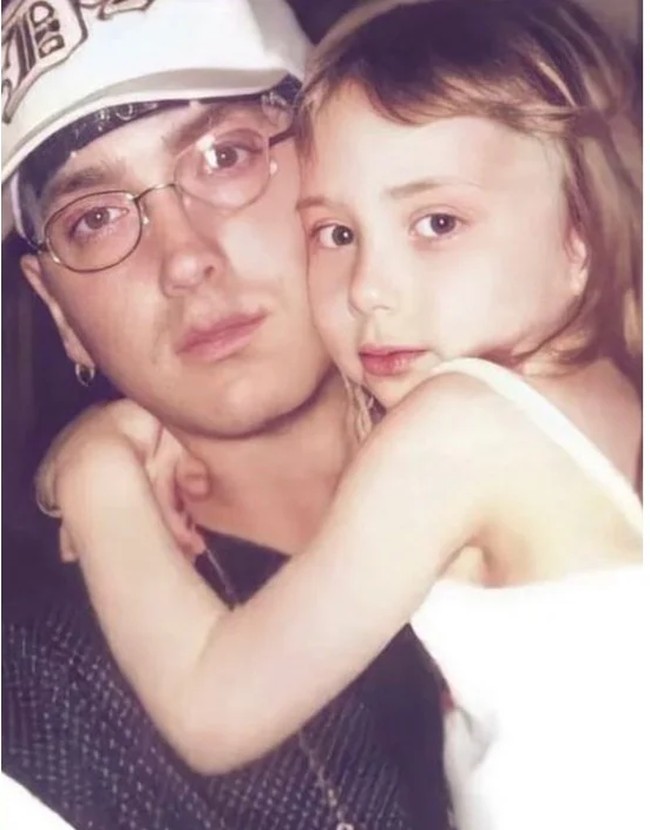 Rapper Eminem diketahui memiliki seorang putri cantik. Adalah Hailie Jade yang dikenal sebagai influencer juga desainer fashion.  Foto: Instagram Hailie Jade