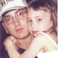 Rapper Eminem diketahui memiliki seorang putri cantik. Adalah Hailie Jade yang dikenal sebagai influencer juga desainer fashion.  Foto: Instagram Hailie Jade