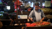 Menurut panel harga pangan Badan Pangan Nasional (Bapanas), harga cabai rawit merah mencapai Rp 45.280 per kilogram.  