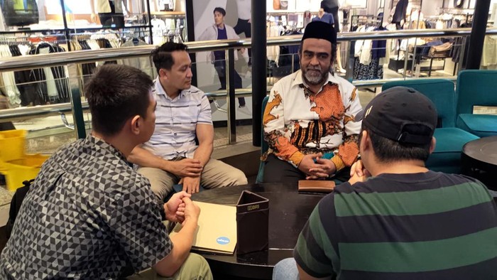 Inisiator Gerakan Nurani Kebangsaan (GNK) Habib Syakur Ali Mahdi Al Hamid bicara isu pemakzulan Presiden Jokowi. Menurutnya masyarakat telah cerdas.