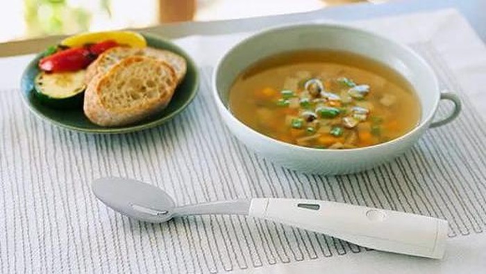 Keren! Sendok Rp 2 Juta Ini Bisa Beri Rasa Asin Makanan Tanpa Garam
