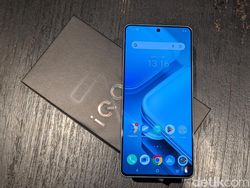 Unboxing iQOO Z9, HP Kencang Harga Rp 4 Jutaan