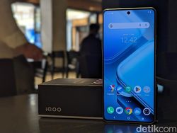 Unboxing iQOO Z9, HP Kencang Harga Rp 4 Jutaan