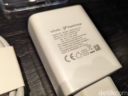 Unboxing iQOO Z9, HP Kencang Harga Rp 4 Jutaan