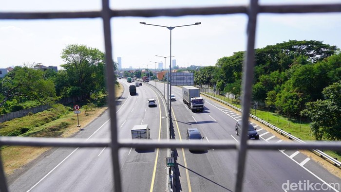 Jalan tol lokasi sopir truk ditembak di tol Sidoarjo-Surabaya sebelum gerbang exit Tol Waru.