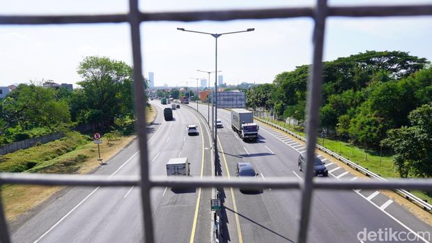 Jalan tol lokasi sopir truk ditembak di tol Sidoarjo-Surabaya sebelum gerbang exit Tol Waru.
