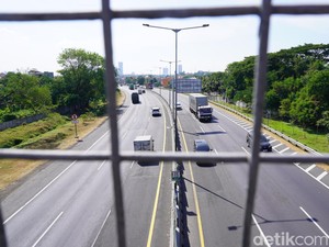 Petugas Tol di Jatim Siaga 24 Jam Antisipasi Mudik Lebaran 2026