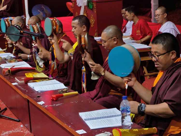Jelang Waisak, Umat Buddha Gelar Doa untuk Perdamaian Palestina