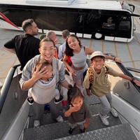 Melalui akun Instagram pribadi Jennifer Bachdim membagikan keseruannya saat mengajak keempat anaknya berlibur tanpa mengajak serta suaminya, Irfan Bachdim. Dari keterangan unggahannya diketahui Jennifer dan keempat anaknya itu bertolak dari Bali ke Eropa.Foto: Instagram/@jenniferbachdim