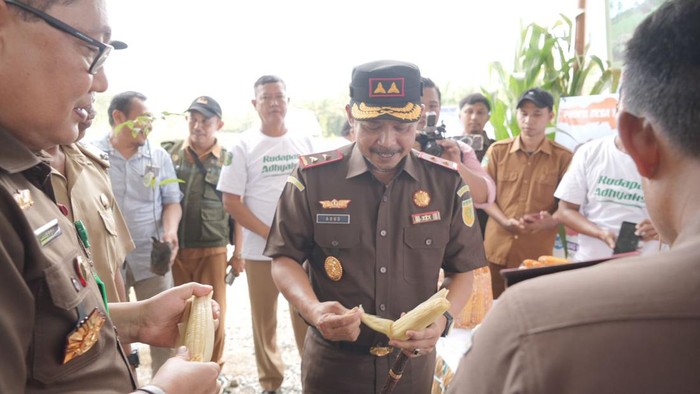 Kajati Sulsel Agus Salim berkunjung ke Desa Agro Mulyo Luwu Timur.