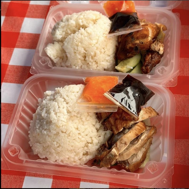 Keren! Artis Ini Tak Malu Jualan Nasi Ayam di Pinggir Jalan