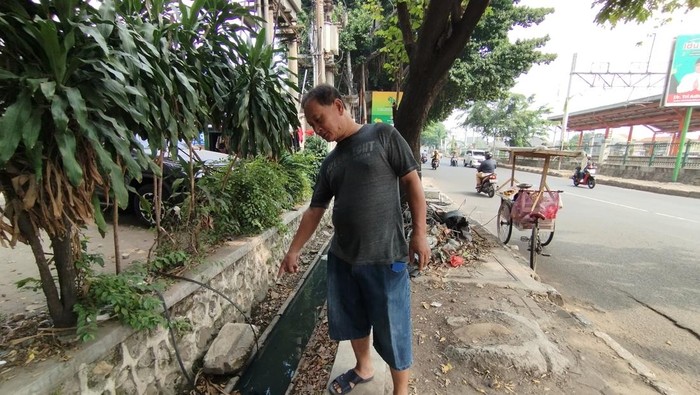 Kondisi selokan lokasi penemuan mayat di Jalan IR Juanda Bekasi, Selasa (21/5/2024)