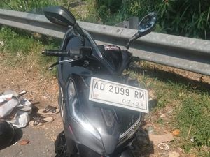 Brakk! Laka Mobil Tabrak Motor di Teras Boyolali, 1 Tewas