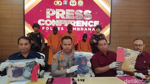 Konferensi pers kasus pemerkosaan remaja 14 tahun di Polres Jembrana, Selasa (21/5/2024). (I Putu Adi Budiastrawan/detikBali).