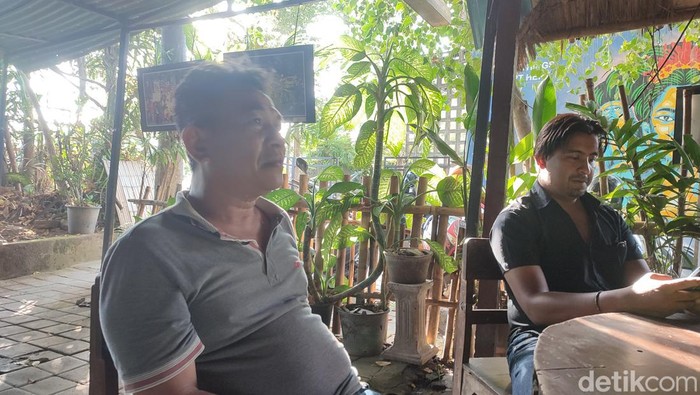 Koordinator Denpasar Demokrasi Forum (DDF), Ignasius Darmawan, saat ditemui di Denpasar, Bali, Selasa (21/5/2024) sore. (Ahmad Firizqi Irwan/detikBali)