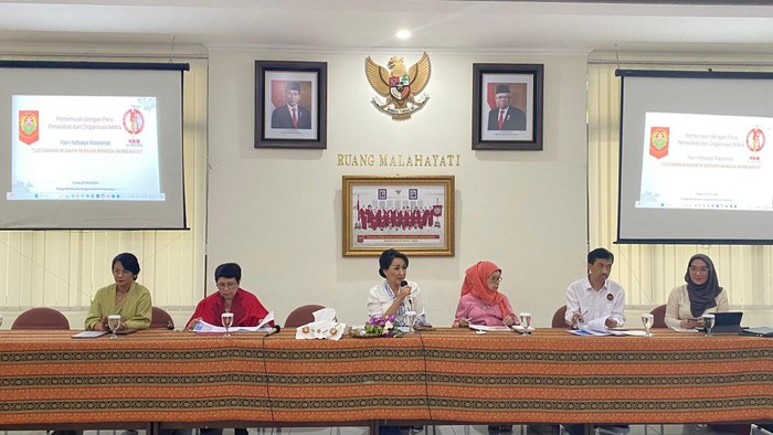 Kowani Akan Peringati Hari Kebaya Nasional Kowani akan memperingati Hari Kebaya Nasional. Sejumlah persiapan telah dilakukan.