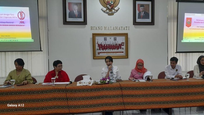 Kowani Akan Peringati Hari Kebaya Nasional Kowani akan memperingati Hari Kebaya Nasional. Sejumlah persiapan telah dilakukan.