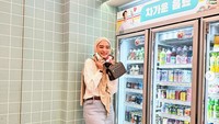 Di Instagramnya sendiri, Inara lebih senang mengabadikan momen kulineran dan kesehariannya. Mulai dari belanja di supermarket Korea sampai cicip makanan Korea. Foto: Instagram @mommy_starla