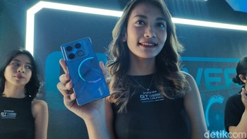 HP ini membawa desain yang futuristik, berkat dukungan fitur lampu LED yang menawarkan delapan kombinasi warna dan empat efek pencahayaan. Foto: (Panji Saputro/detikINET).