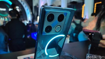 Infinix GT 20 Pro hadir dalam tiga vaian warna, di antaranya Mecha Blue, Mecha Orange, dan Mecha Silver. Ponsel ini dilengkapi dengan prosesor dimensity 8200 Ultimate 4nm 5G dan Gaming Display Chip Pixelworks X5 Plus. Foto: (Panji Saputro/detikINET).