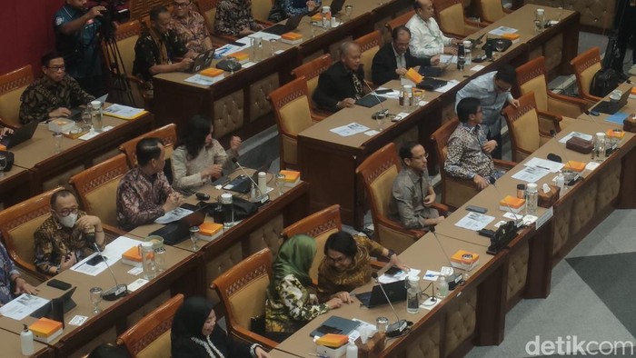 Mendikbud Nadiem Makarim di Rapat Kerja Komisi X DPR, Selasa (21/5/2024). (Dwi Rahmawati/detikcom). Mendikbud Nadiem Makarim di Rapat Kerja Komisi X DPR, Selasa (21/5/2024). (Dwi Rahmawati/detikcom).