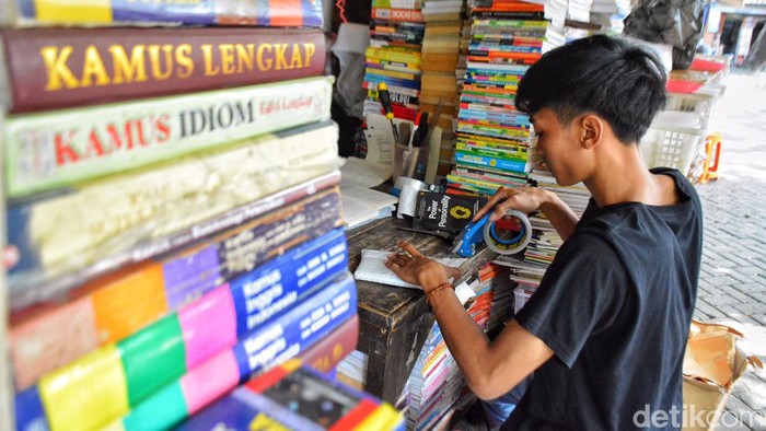 Menilik Toko Buku Bekas di Kampung Ilmu Surabaya
