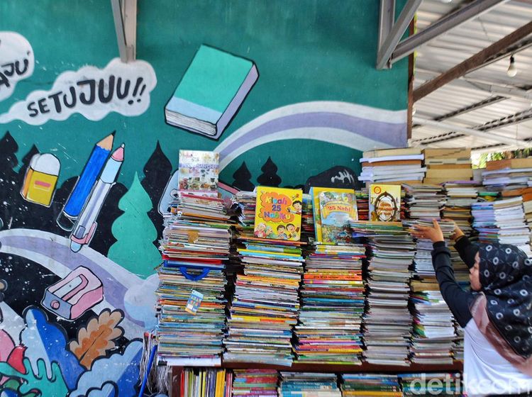 Kampung Ilmu Pusat Buku Bekas di Surabaya Masih Eksis