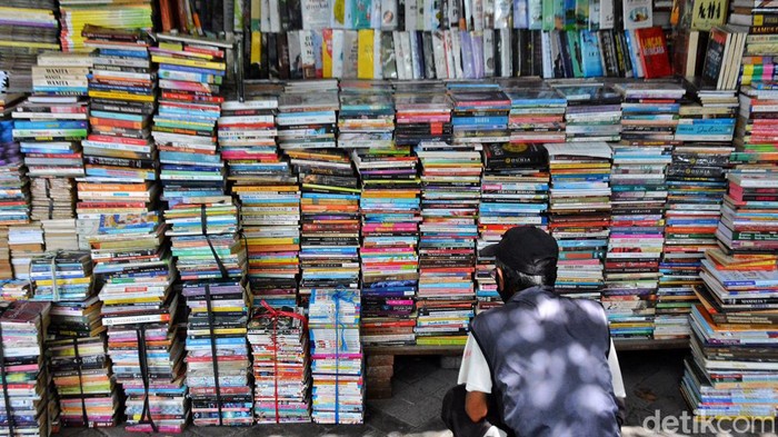Menilik Toko Buku Bekas di Kampung Ilmu Surabaya Menilik Toko Buku Bekas di Kampung Ilmu Surabaya