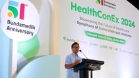 Menkes Budi Gunadi Sadikin memberikan sambutan dalam forum kesehatan HealthConEx 2024. Budi menyebutkan pentingnya dukungan dari seluruh penyedia layanan kesehatan dalam transformasi industri kesehatan. Untuk itu, menkes juga mengajak BMHS untuk terlibat dalam reform committee Layanan Perjanjian Alih Material/Material Transfer Agreement.  