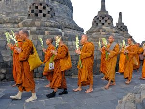 17 Aturan Mengikuti Waisak 2025 di Candi Borobudur, Cek di Sini!