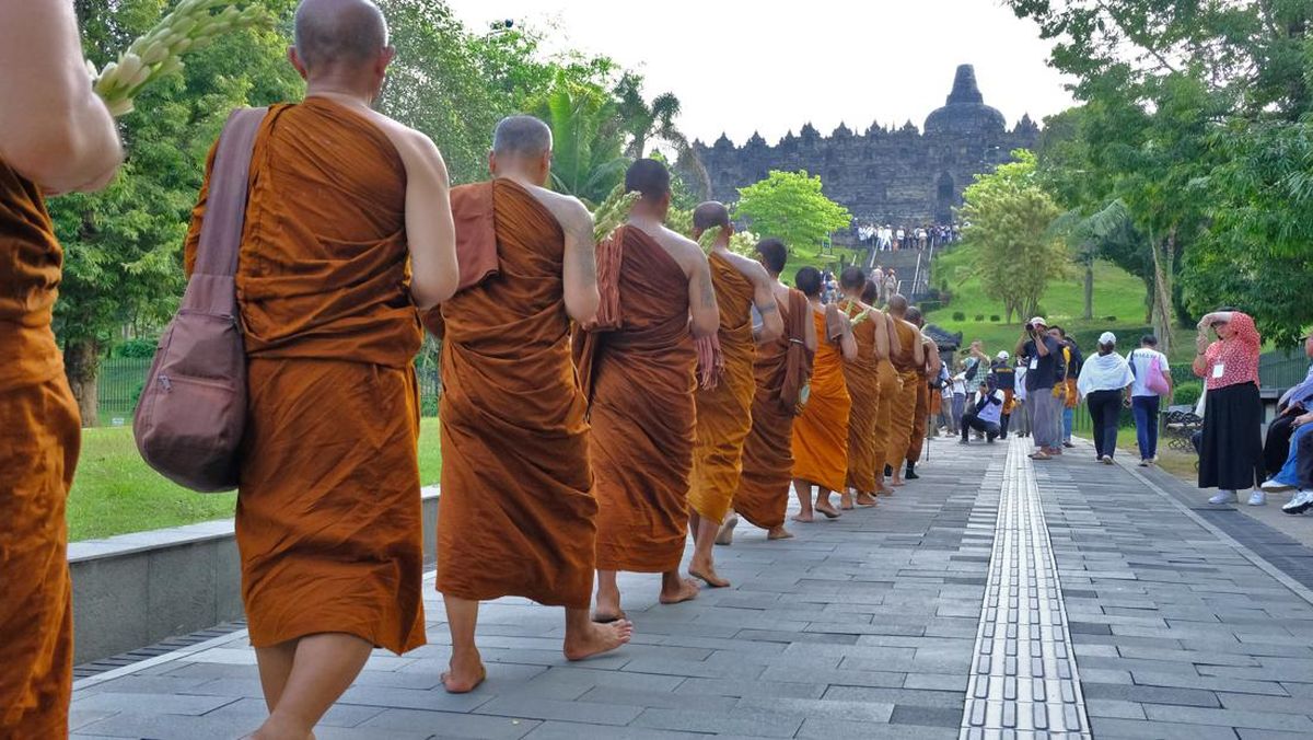 36 Biksu Thudong yang Jalan Kaki dari Thailand Sampai di Borobudur