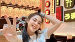 Nayunda Nabila Tampil Elegan Saat Makan di Restoran Mewah